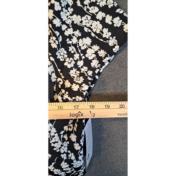 Lands End Womens Black White Floral Swim Crop Top Built-in Bra Size 14 NEW - Picture 7 of 9